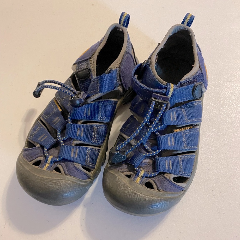 *SOLD* Keens Newport H2 Waterproof Outdoor Hiking Water Sandal Shoe Kids Size 13
